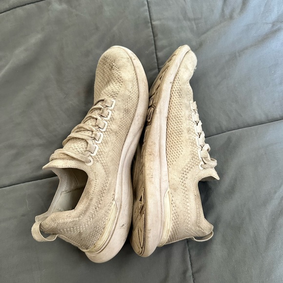 apl techloom breeze running shoe in white - Picture 4 of 6